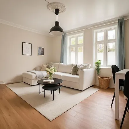 Trio In Centre - Norwegians Minimum Age 25 Apartment