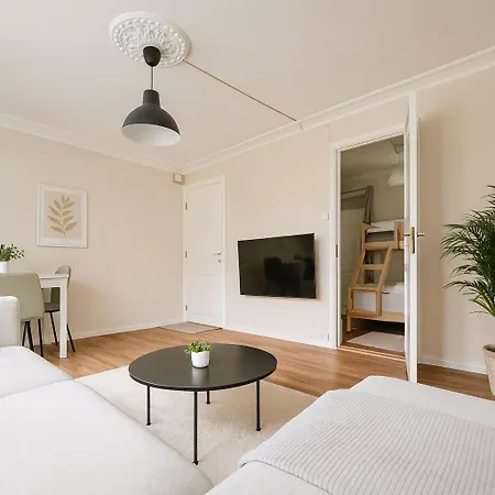 Trio In Centre - Norwegians Minimum Age 25 Apartment *