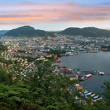 Trio In Centre - Norwegians Minimum Age 25 Leilighet *