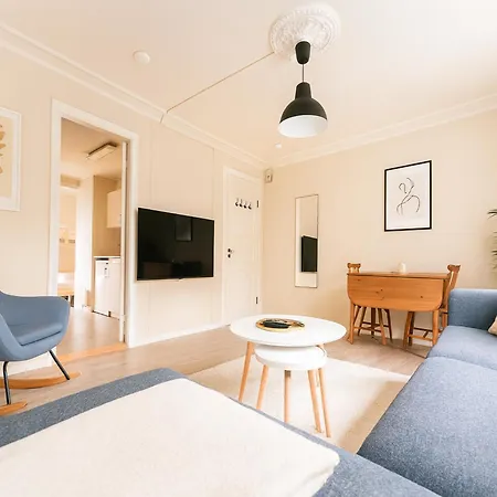 Trio In Centre - Norwegians Minimum Age 25 Apartment