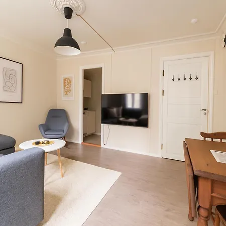 Trio In Centre - Norwegians Minimum Age 25 Apartment *