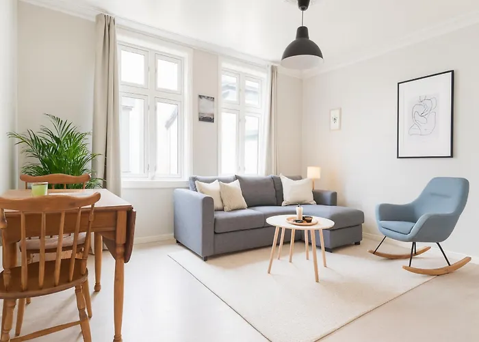Trio In Centre - Norwegians Minimum Age 25 Apartment *