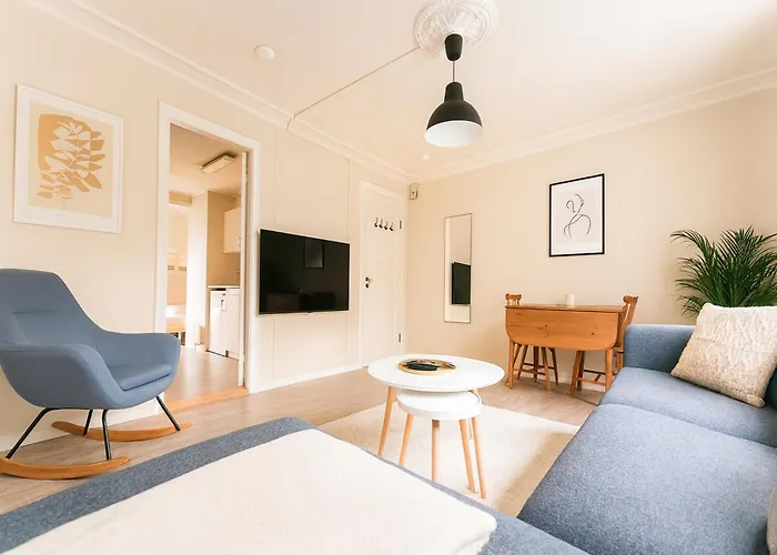 Trio In Centre - Norwegians Minimum Age 25 Apartment