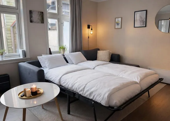 Trio In Centre - Norwegians Minimum Age 25 * Bergen